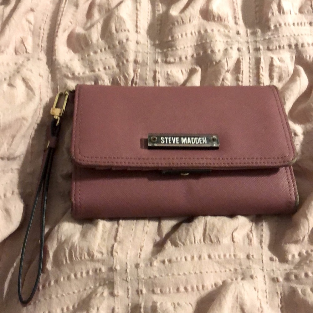 STEVE MADDEN WRISTLET